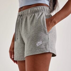 Women’s Nike Sportswear Club Fleece Standard Fit Mid-Rise Shorts Size Small